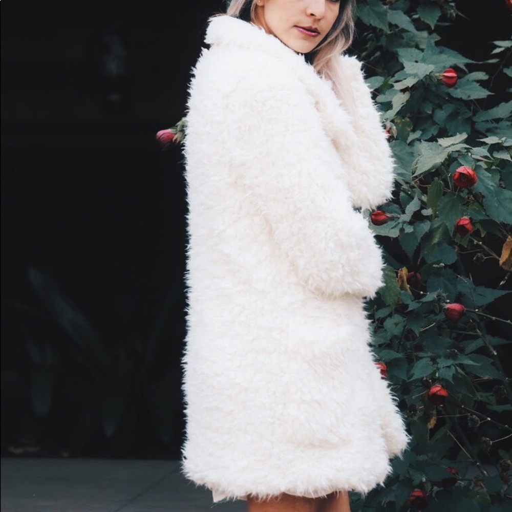🖤🤍Ivory Shaggy Ultra Soft Teddy Coat🤍🖤 - Picture 2 of 5